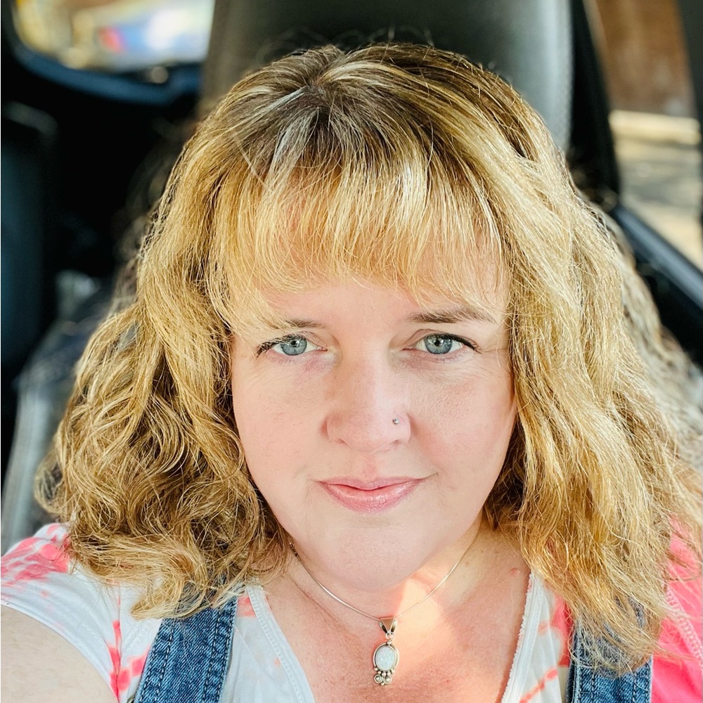 Meet your Posher, Anissa
